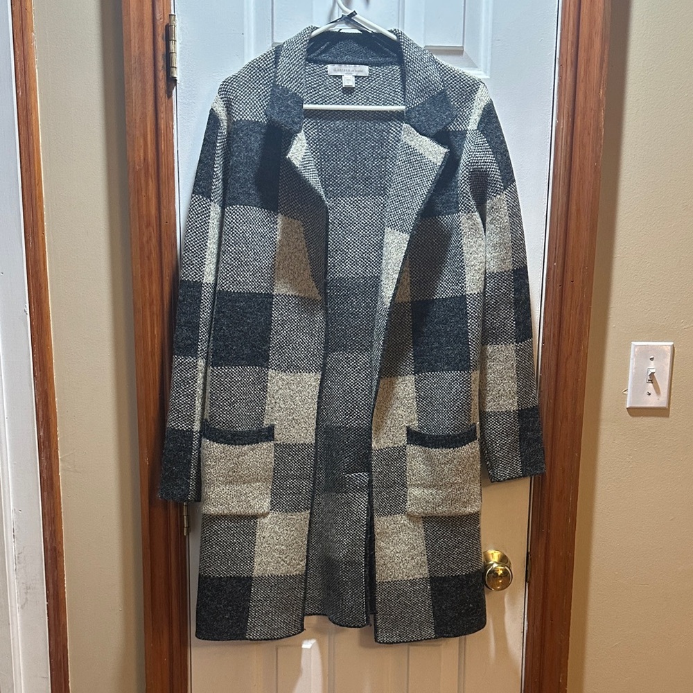 Elegant Plaid Trench Coat - Grey and Cream